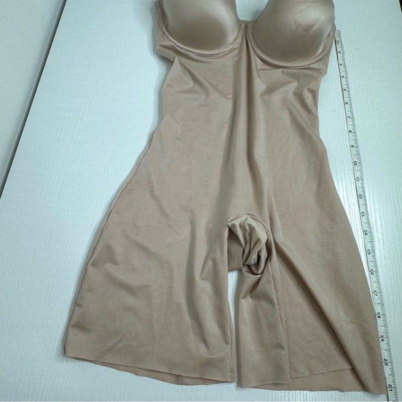Spanx Women’s Strapless Cupped Mid-Thigh Bodysuit Size Medium - Picture 9 of 9